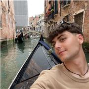 Alumno de grado universitario en Economía en la Complutense